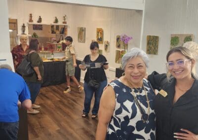 Los residentes de East Ridge exponen sus obras de arte en Cauley Square